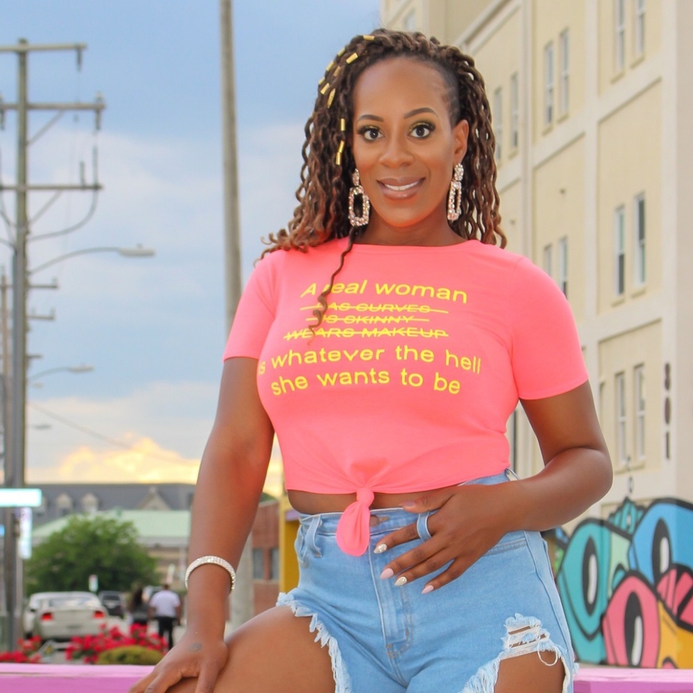 LAST ONE 'Real Woman' Crop Graphic Tee Shirt